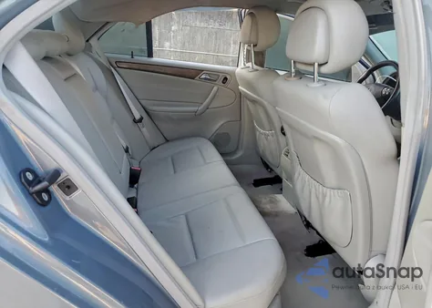 2007 Mercedes-Benz C 230 z USA, uszkodzony, nr VIN WDBRF52HX7F866395